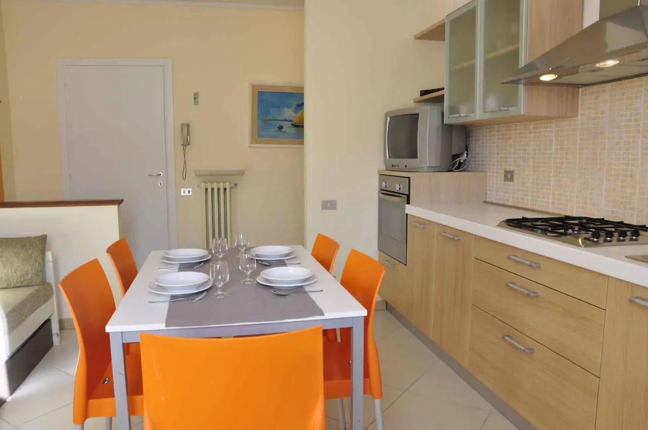 Apartments In Lazise/Gardasee 21945 Itálie